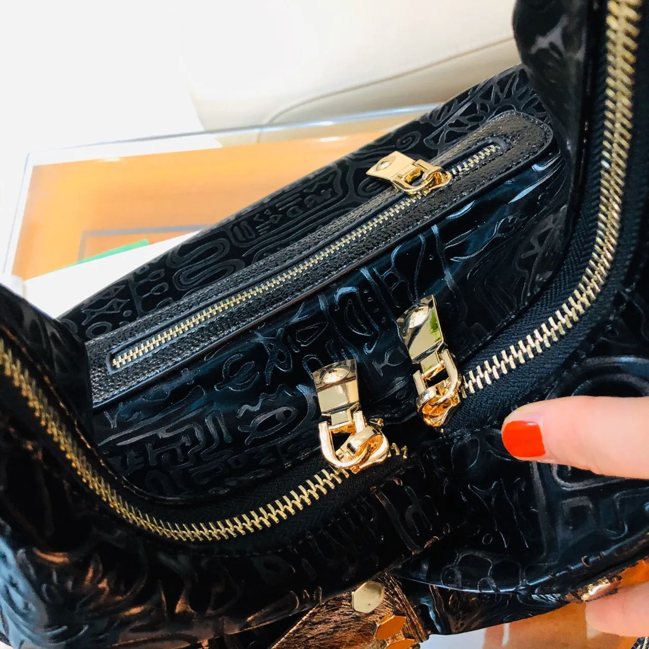 Women Vegan Leather Big Capacity Vest Shape Handbag