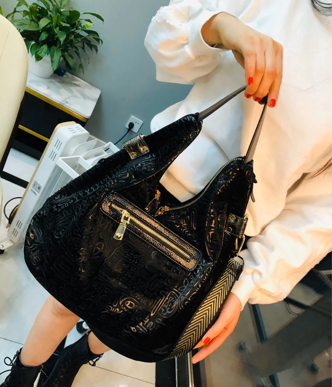Women Vegan Leather Big Capacity Vest Shape Handbag